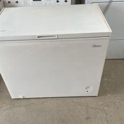 Midea chest freezer like new