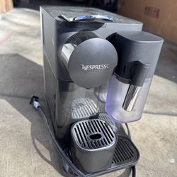DeLonghi Nespresso OriginalLine Machine