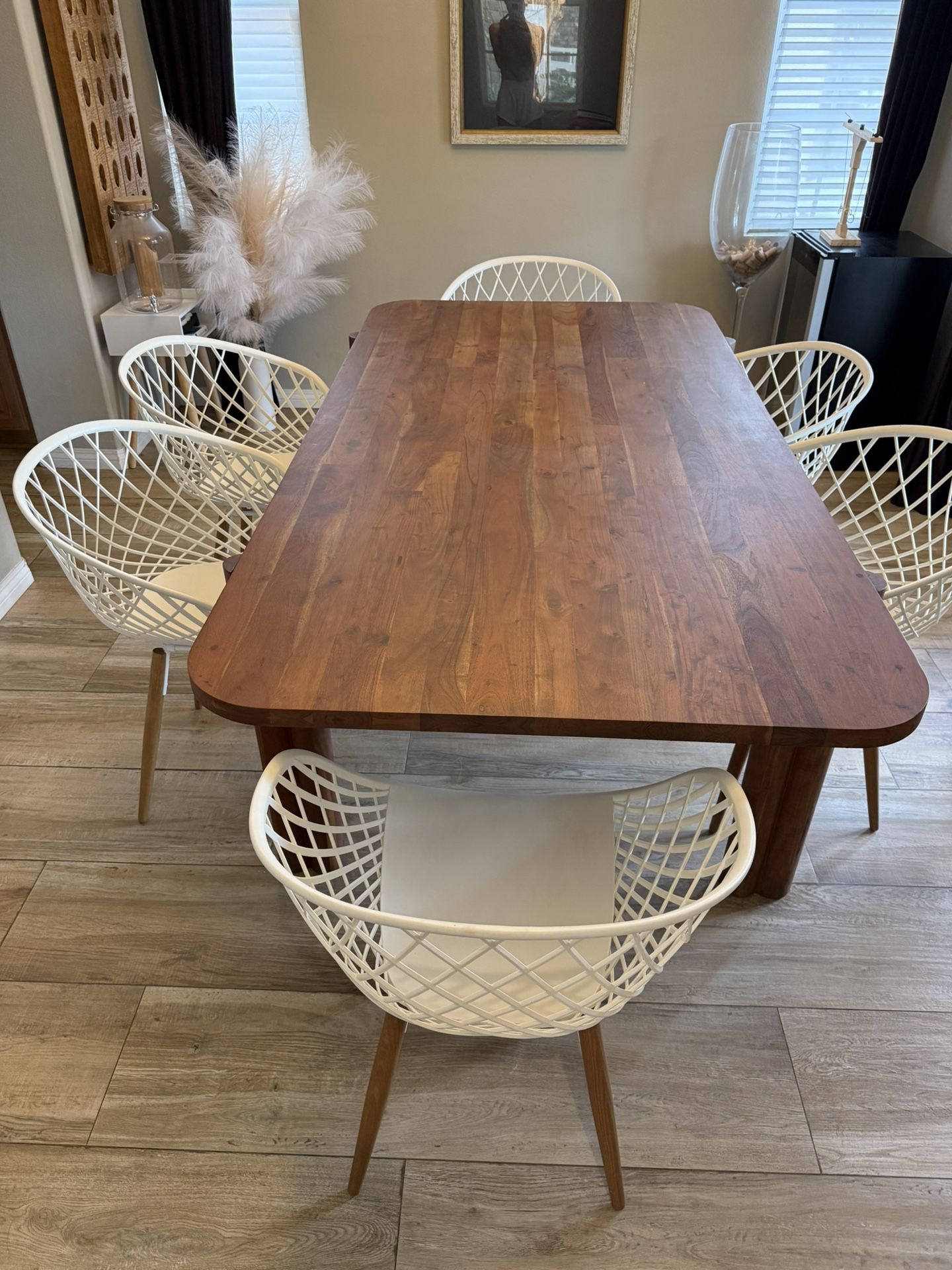Designer Table With 6 Chairs!