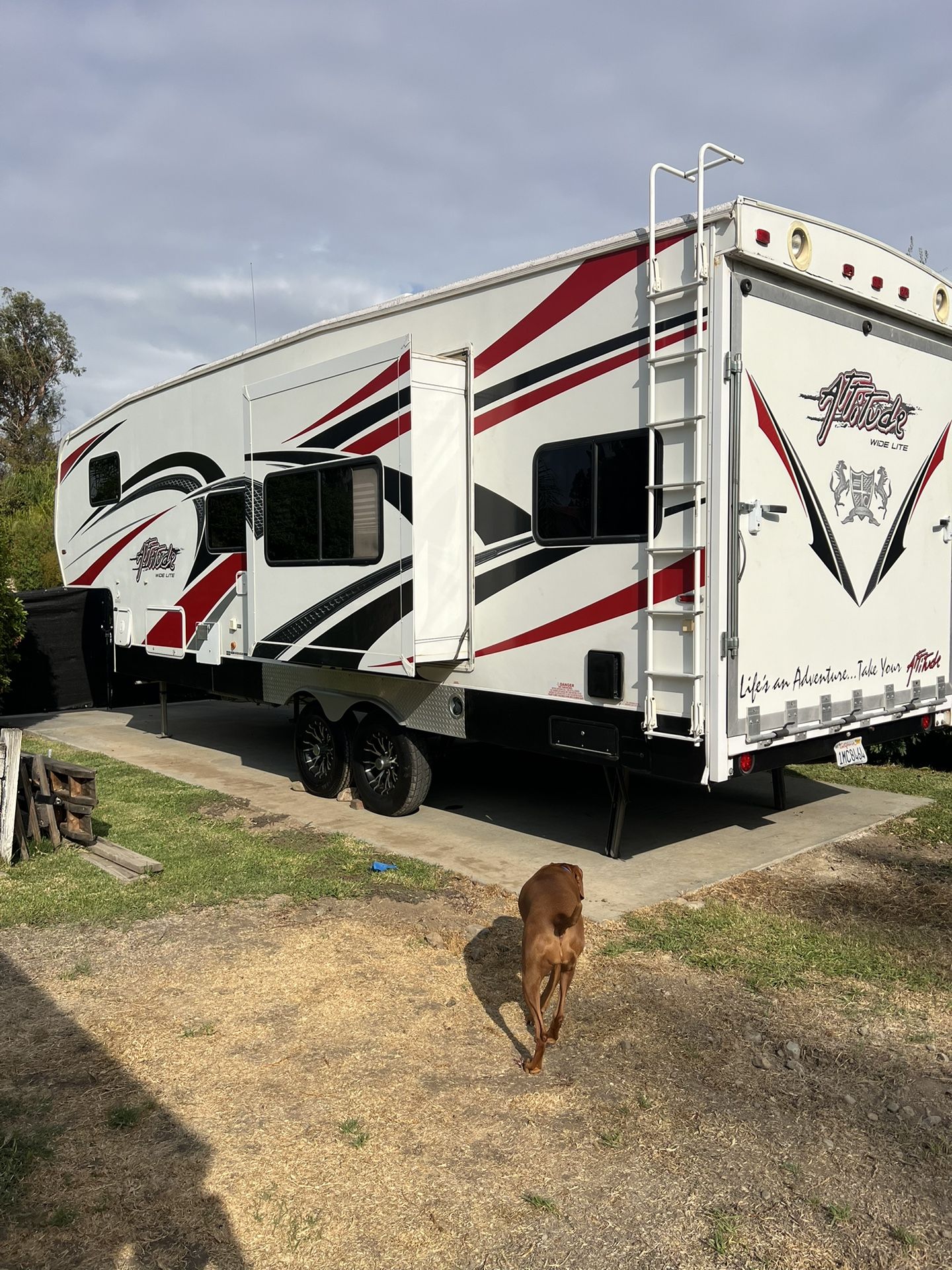 2014 Attitude Eclipse 5th Wheel Toyhauler 32’
