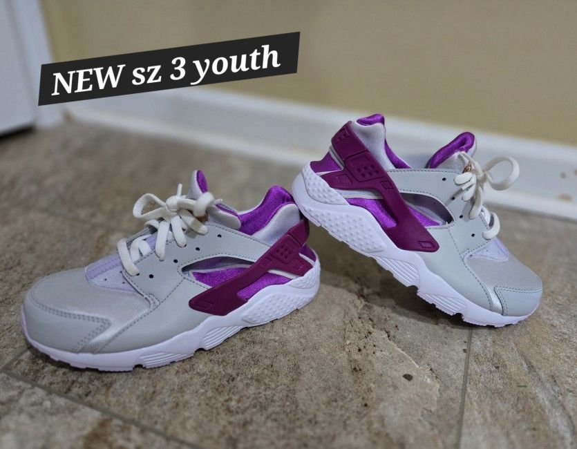 BRAND NEW 💜 NIKE HUARACHE Girls Youth Sz 3
