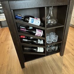 Dining table + 4 bar chairs