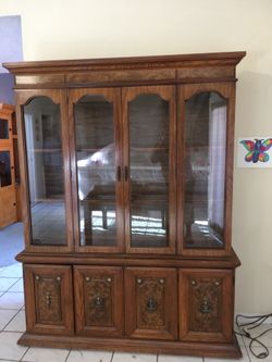 China Cabinet w bottom Storage and Shelving