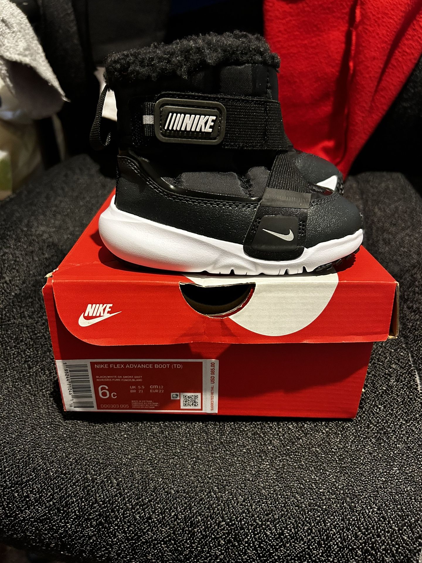 Size 6C NIKE SNOW BOOT $40