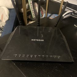 NETGEAR Nighthawk R6700 WiFi Router