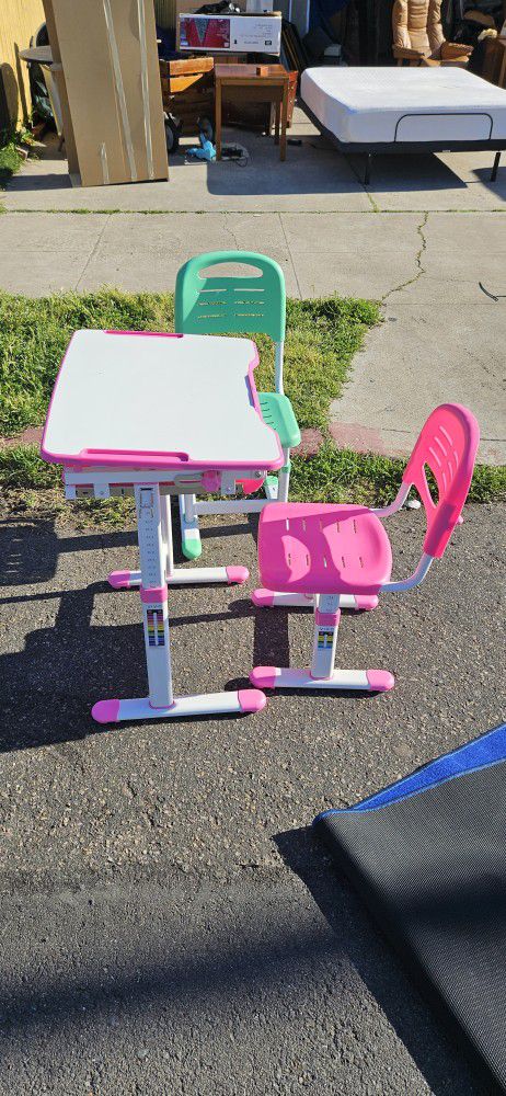Kid's Desk with 2 Chair, Pink