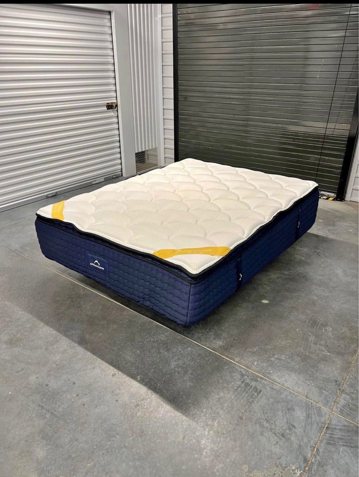 DreamCloud Premier Rest Memory Foam Mattress, Queen, Like New, Perfect Condition $500 