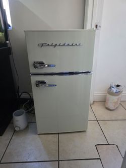 Frigidaire mini fridge