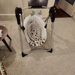 Graco Small Spaces Swing