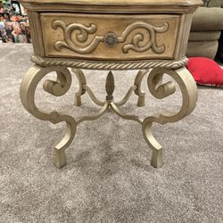 Schnadig Accent Table – Ornate Metal Base