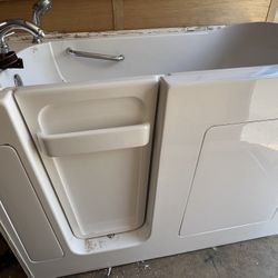 Bath Tub With Door For Elderly Person 