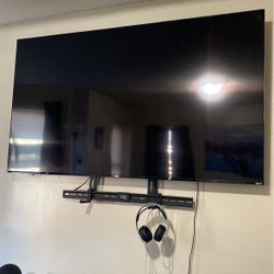 75 FT Roku TV