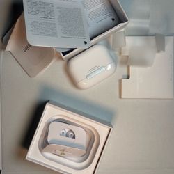 Apple AirPods Pro with Charging Case