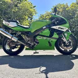 2001 Kawasaki Ninja ZX7R for Sale in Dania Beach, FL - OfferUp