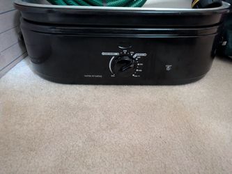 Turkey/Chicken Roaster With Lid. Used A Few Times.