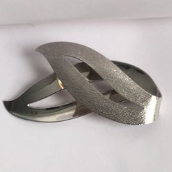 SARAH COV. SILVER TONE BROOCH