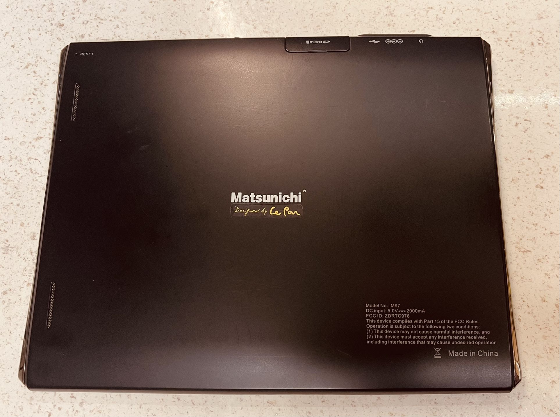 This Matsunichi M97 tablet features an Android 4.1 Jelly Bean operating system and a 9.7" capacitive 8Gb multitouch for easy navigation