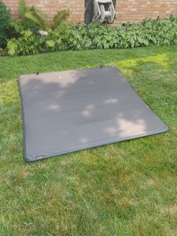 Ford F150 .... 5  1/2 foot tri-fold tunnel cover