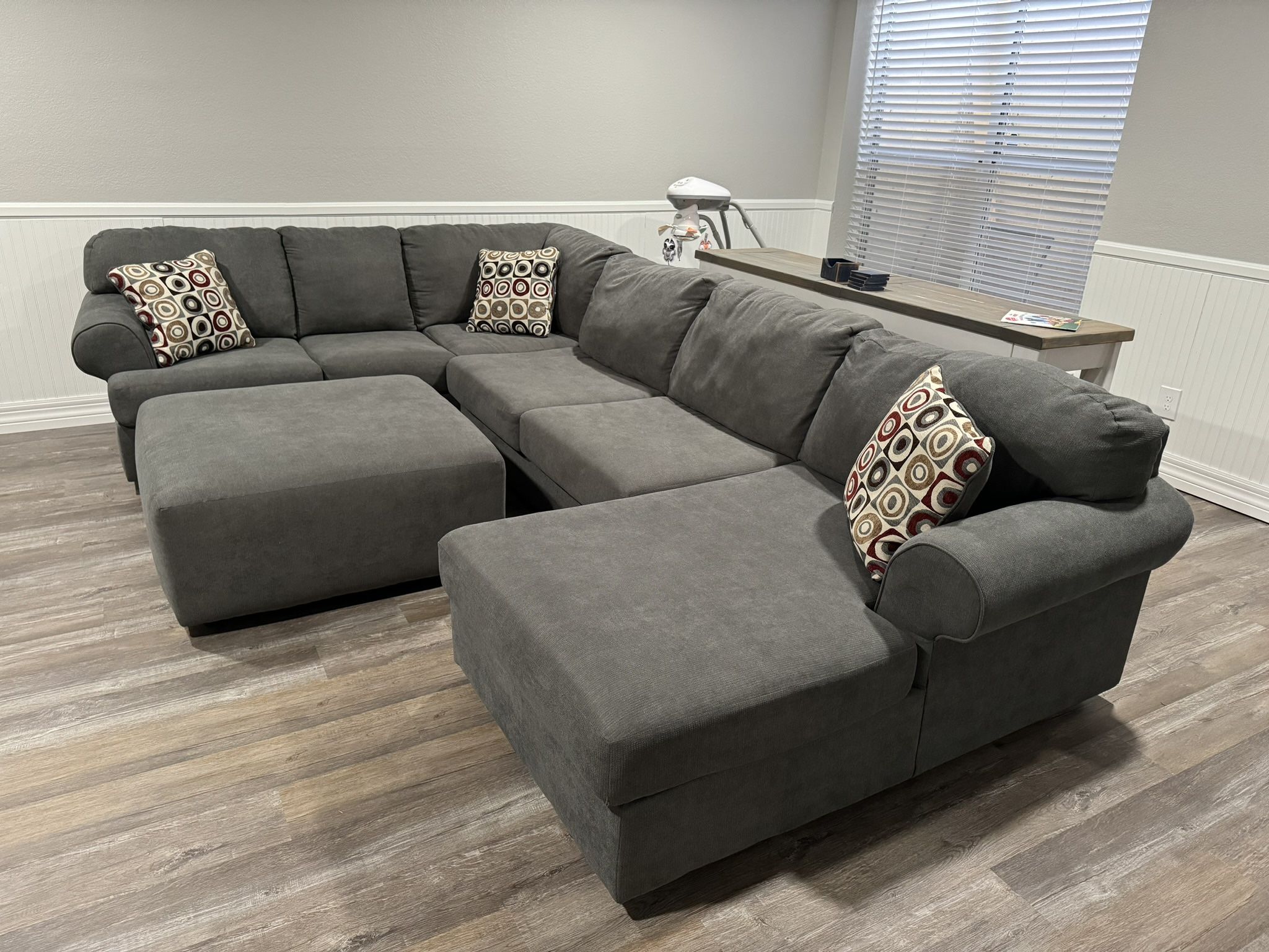 Gray Sectional Couch- Like New!
