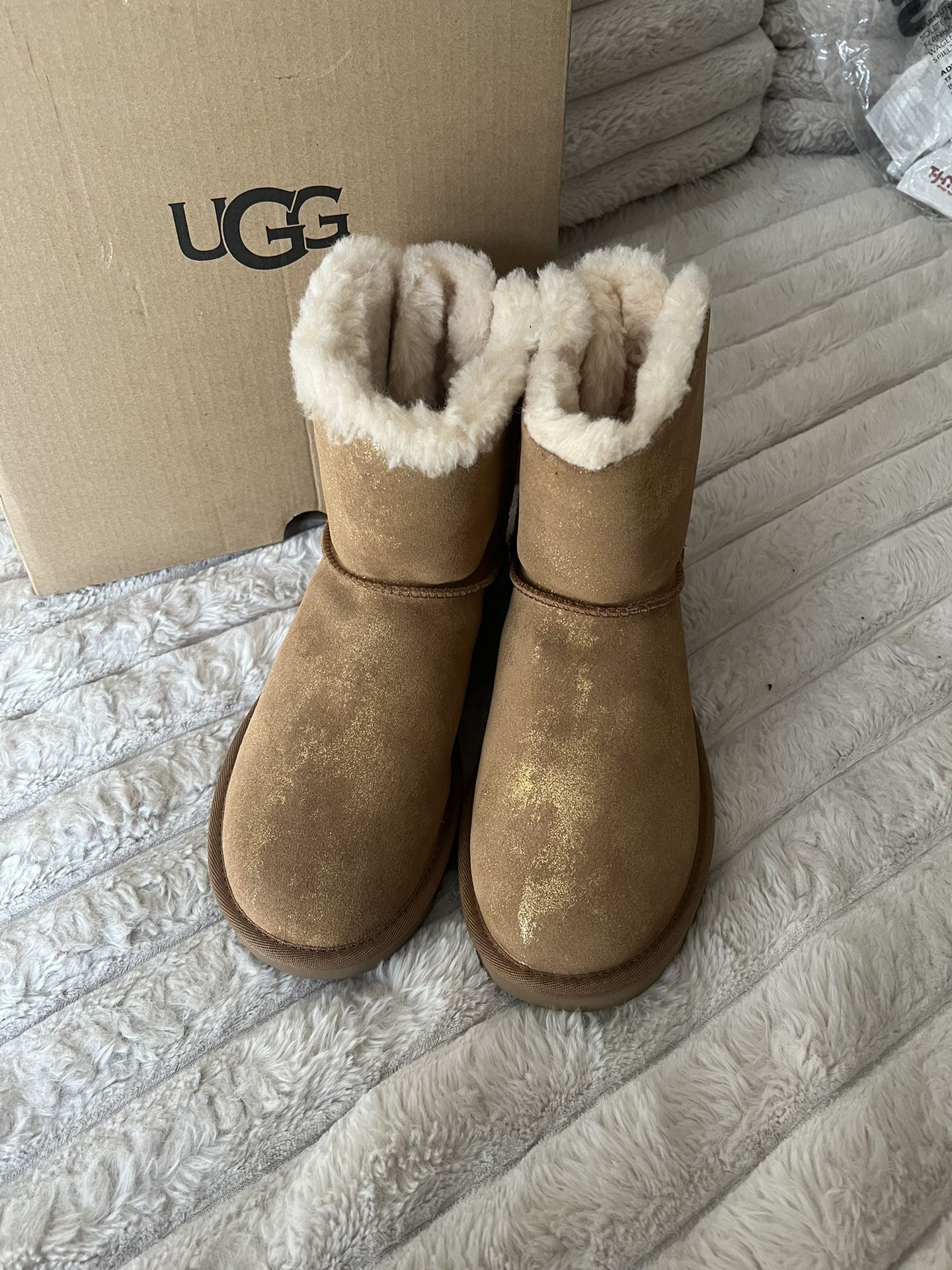UGG NUEVAS $125 Dlls Size 8
