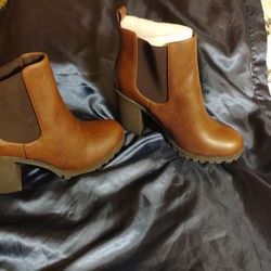 Women's Boots Size 9