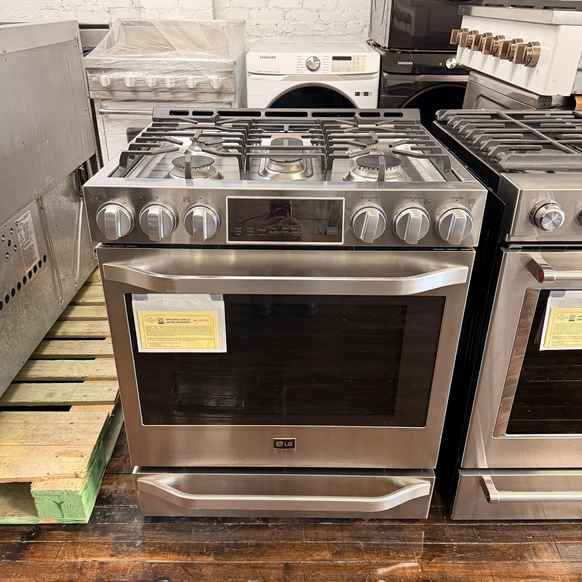 LG STUDIO PRO - SMART/ WiFi Enabled Slide Gas Range Stove