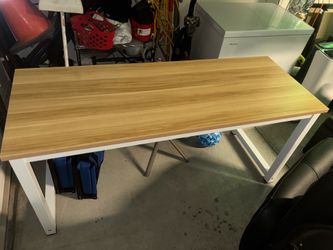 Computer desk