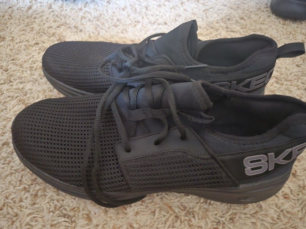 Brand new sketchers sneakers size 10