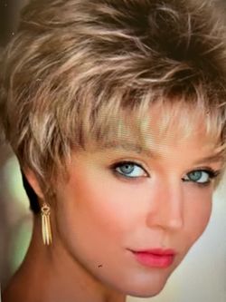 Lovely, realistic women’s wig – – still in box