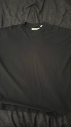 Men’s black shirt