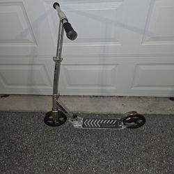 Razor A5 Lux Kick Scooter – Lightweight & Foldable