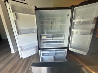 GE Refrigerator - Powers On - Needs Repair