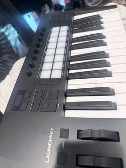 Novation Launchkey MIDI Keyboard Controller