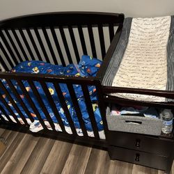 4-IN-1 CRIB w/ CHANGING TABLE.