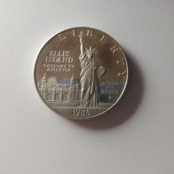 1986 Ellis Island Silver Dollar Statue Of  Liberty Coin