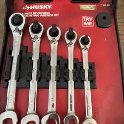 Husky 5- Piece Reversible Ratcheting Wrench Set