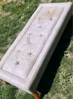 Tufted bench