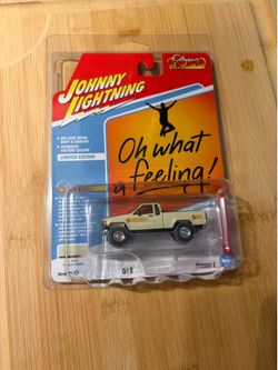 Johnny Lightning 1985 Toyota SR5 Pickup Diecast With Plastic Case Protector Cover