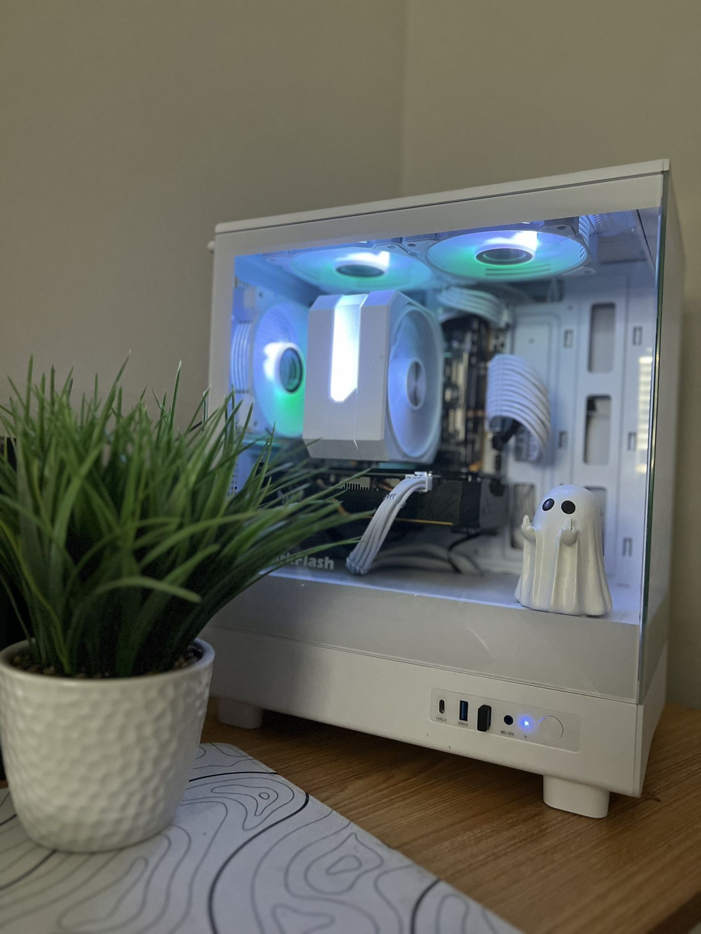 Beautiful White Gaming PC