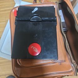 1 Red Botton 1 Kodak Realist