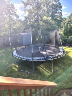 Free 15 ft Trampoline with net