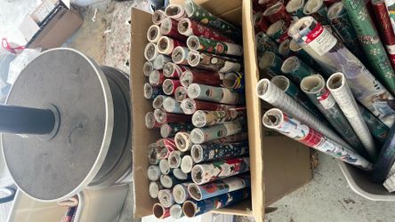 Free Christmas wrapping paper