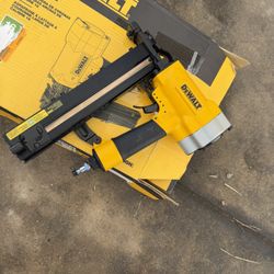 DEWALT Corded Pneumatic 16-Gauge 1 in. Crown Lathing Stapler