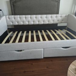 Twin Size Daybed with Storage Drawers