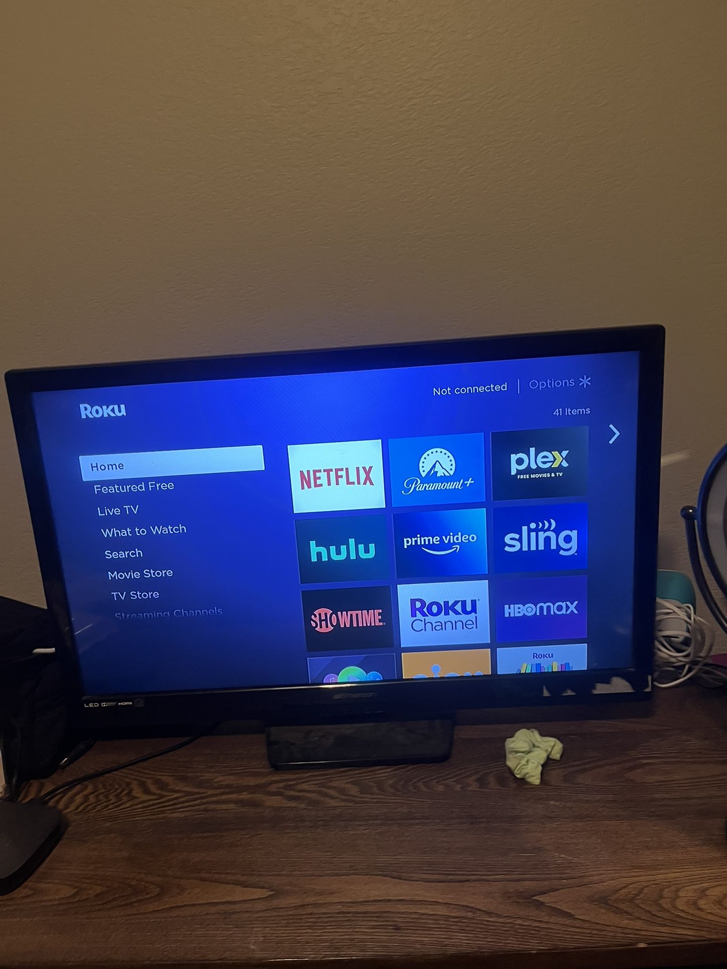 32in Emerson TV With Roku Box