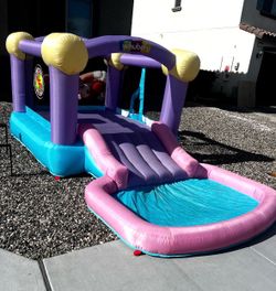 Bouncer/waterslide