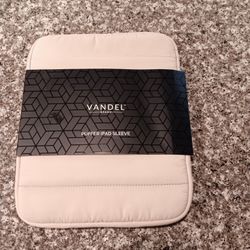 *NEW* Vandel IPad Soft Case 9-11in