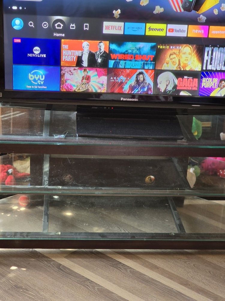 TV Panasonic. 45:Whit Stand And Rocku Cable