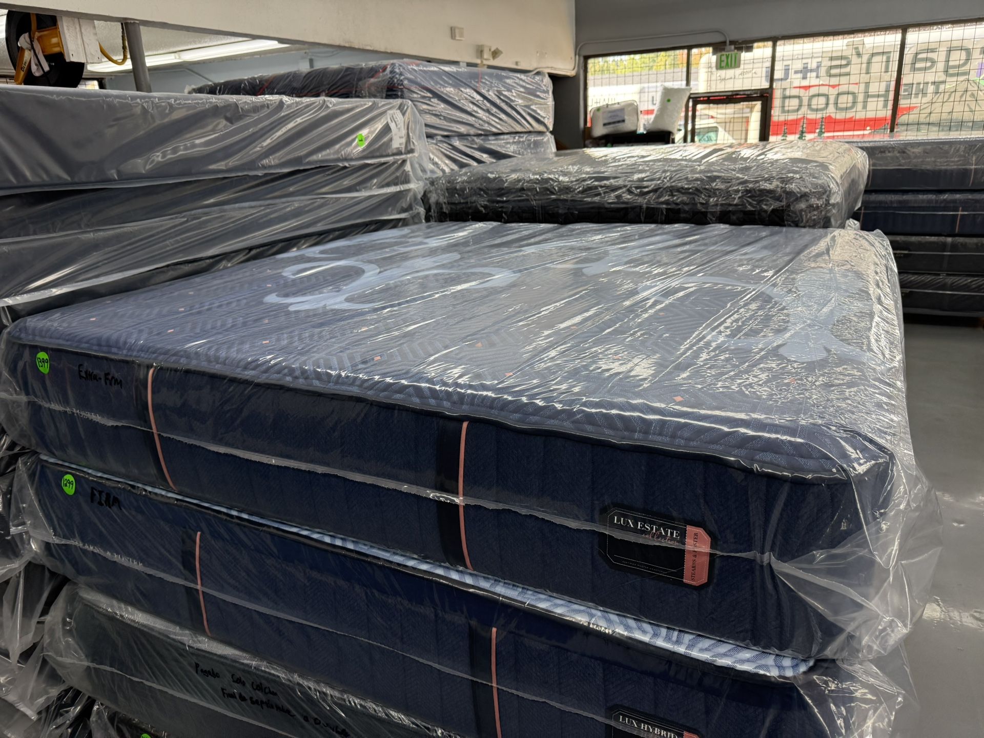 KING SIZE STEARNS & FOSTER LUX ESTATE (EXTRA-FIRM) MATTRESS & BOX SPRINGS BED SET
