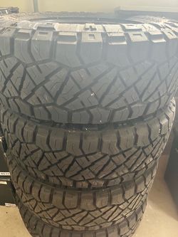 Nitro grappler tires.